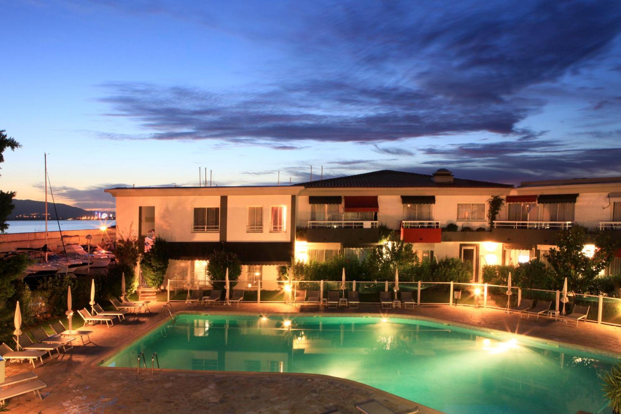 Best Western Plus La Marina Saint-Raphaël Buitenkant foto